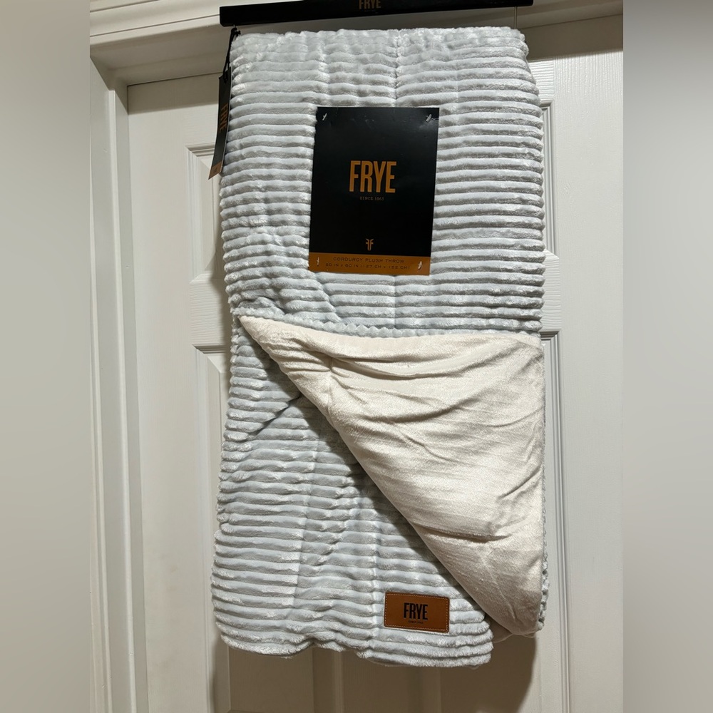 💥FRYE Corduroy Plush Blanket Throw -Powder Blue/Cream -TH4738GD-9101 -50" x 60"